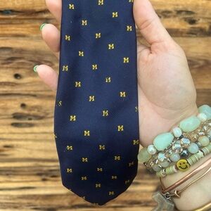 UNBRANDED | Michigan Tie